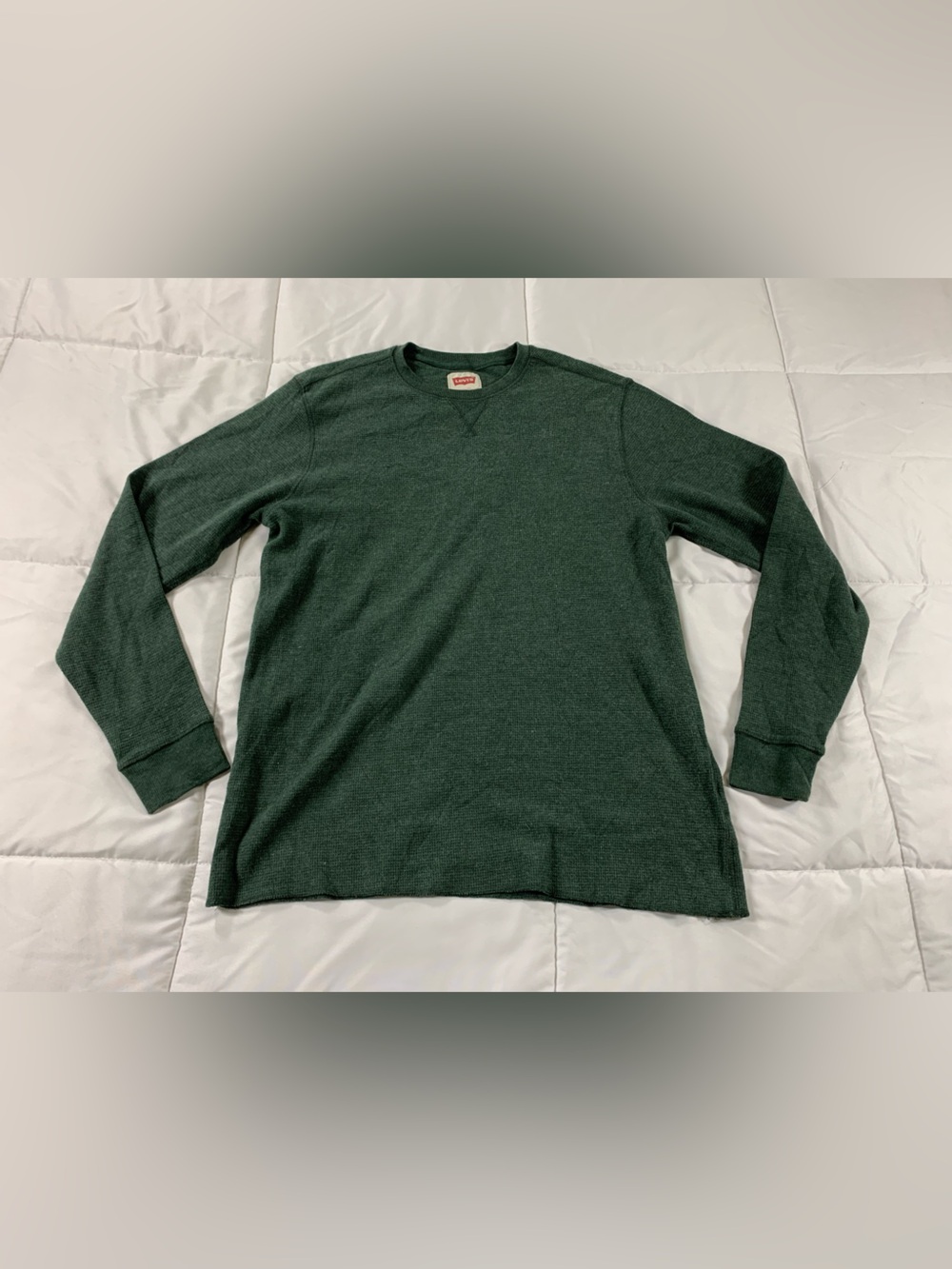 Pre loved LEVI’S sweater womens size S